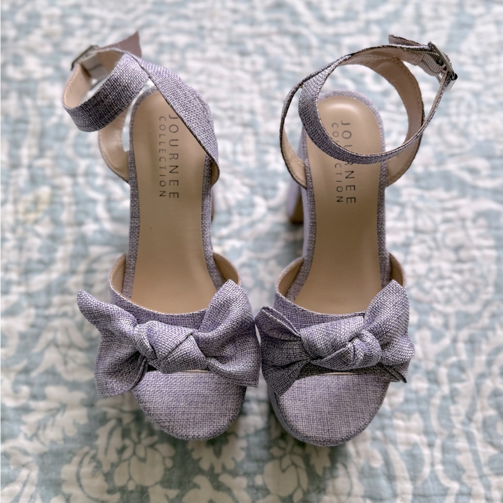 Journee Collection Purple wedge with bow NWOT
